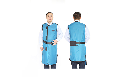 無影燈下，他穿著鉛衣單腿站了2小時